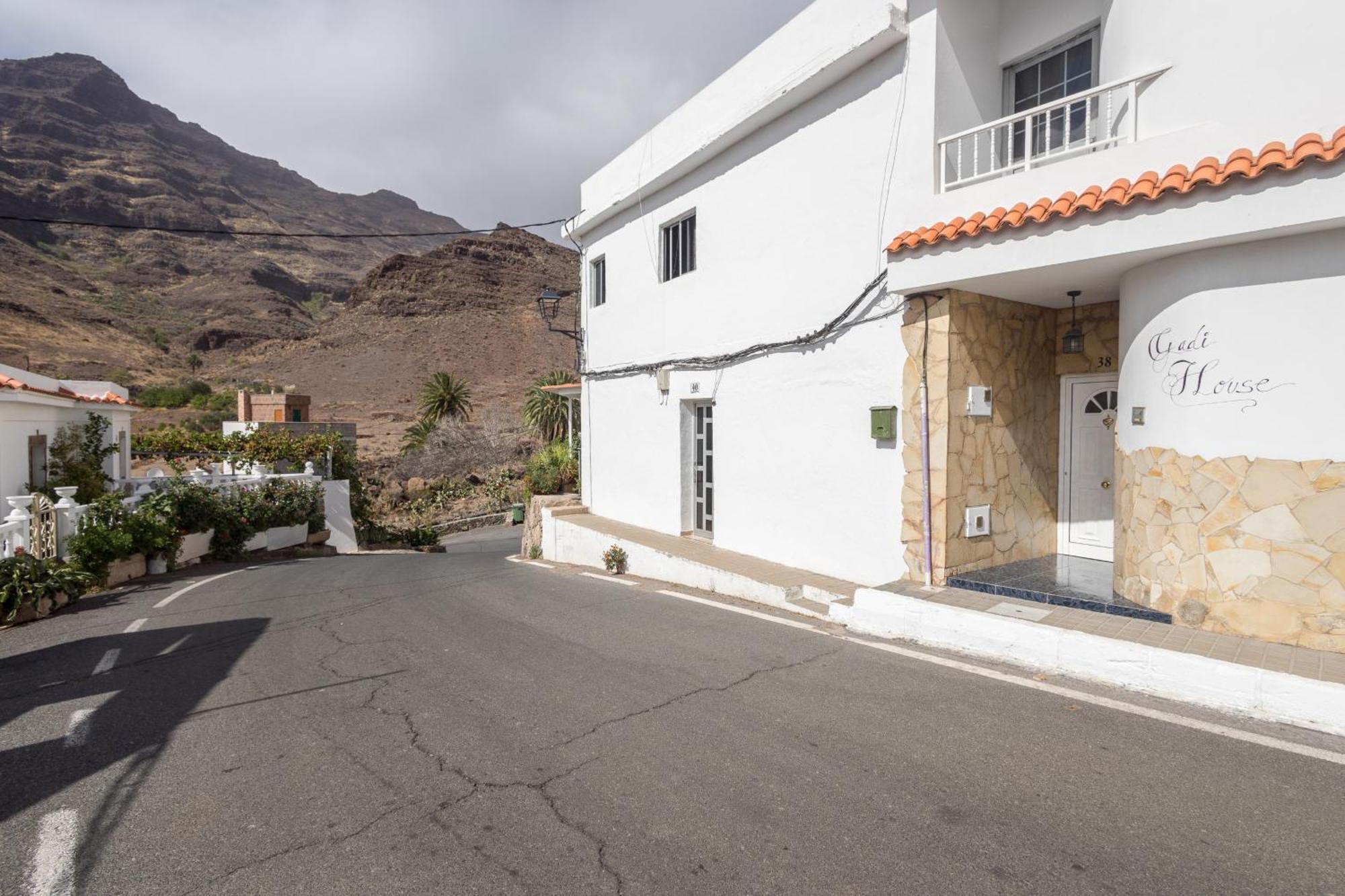 Lightbooking Gadi House Tasarte Terraza Y Barbacoa Exterior photo